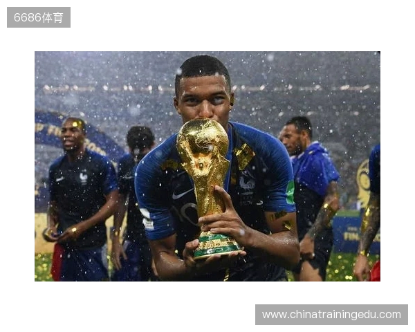 懂球帝2025年10月足坛MVP:姆巴佩蝉联!