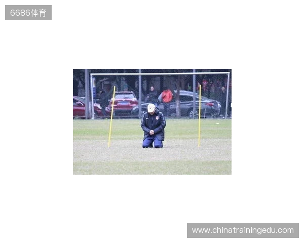 帽子上用中文写着努力、忍耐、牺牲,张外龙:是我作为教练的哲学 帽子上用中文写着努力、忍耐、牺牲,张外龙:是我作为教练的哲学